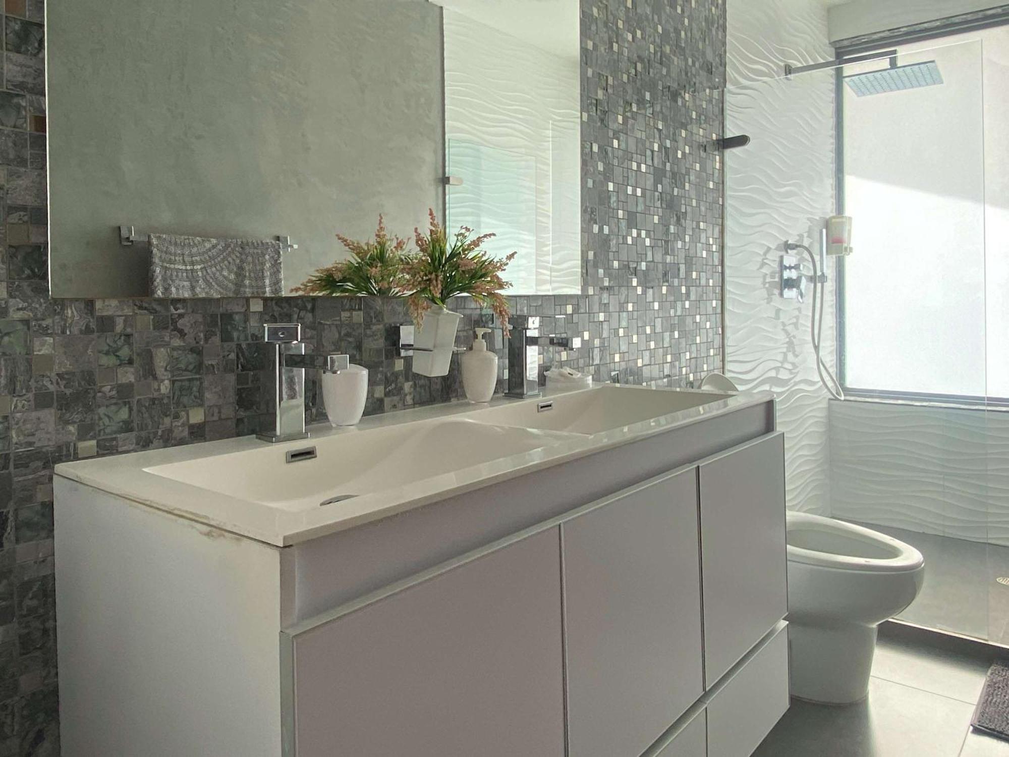 Amazing 3br With Ocean View In Marbella